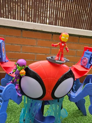 Base Spidey y Sus Amigos con Figuras