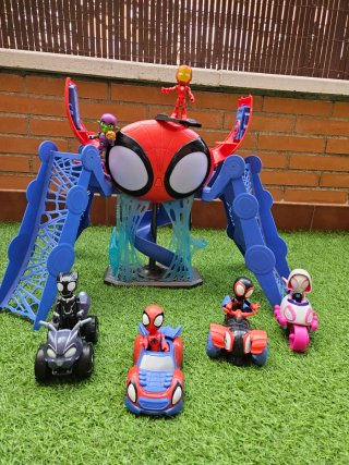 Base Spidey y Sus Amigos con Figuras