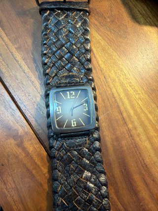Reloj Guess Correa Trenzada Cuero