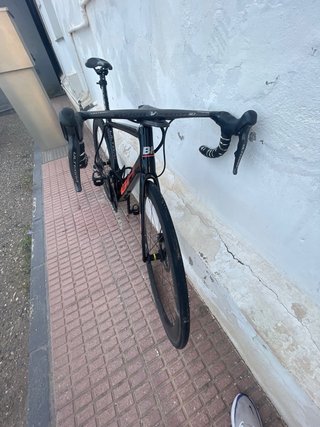 Bicicleta BH Evo Ultralight Negra letras naranja