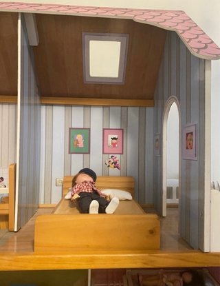 Casa de muñecas Imaginarium. Está desmontada.