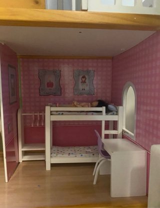 Casa de muñecas Imaginarium. Está desmontada.