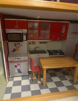 Casa de muñecas Imaginarium. Está desmontada.