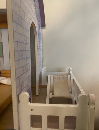 Casa de muñecas Imaginarium. Está desmontada.