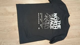 Camiseta The North Face Negra