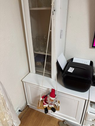 Figura de Papá Noel en Columpio