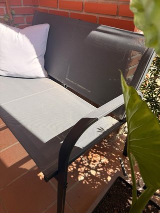 Sofá de jardín con mesa en perfecto estado + cojin