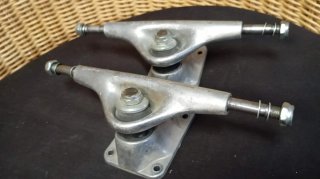 Ejes Skateboard 5"+ Tornillos y elevadores