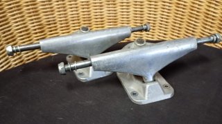 Ejes Skateboard 5"+ Tornillos y elevadores