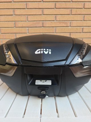 Baúl GIVI V47 NN Monokey Carbono