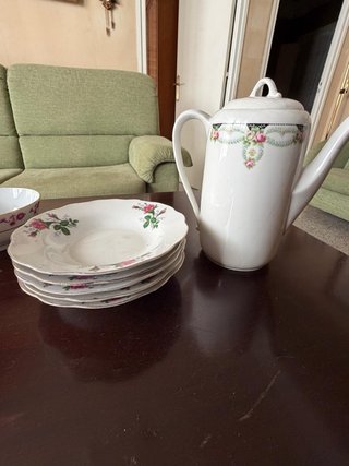 Set 5 Platos y Jarra de Porcelana con Flores