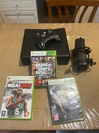 Xbox 360 + 3 Giochi: GTA V, NBA 2K9 moddata