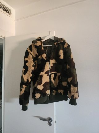 Cazadora camuflaje beige y verde