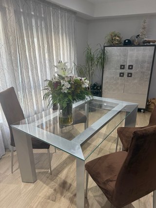 Mesa de comedor extensible de cristal y metal