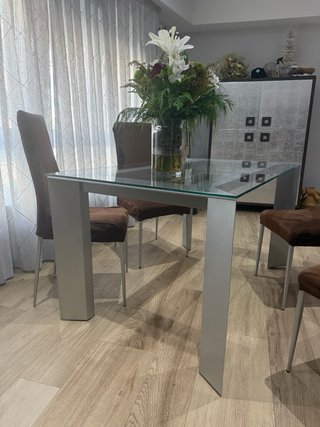 Mesa de comedor extensible de cristal y metal