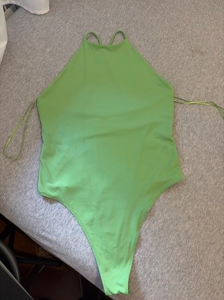 Body verde lima tirantes finos