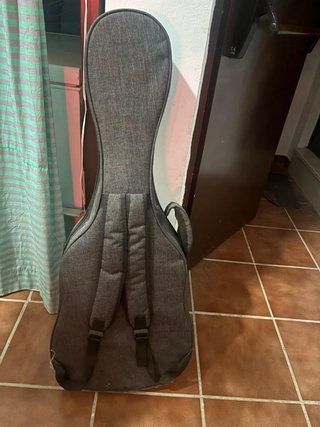 Funda marca Cibeles para guitarra pequeña