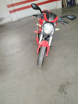 Ducati Monster 696 Roja