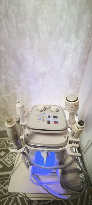 Equipo de Hidrodermoabrasión e Higiene Facial