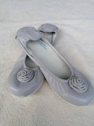 Bailarinas Vera grises Crio's con flor. Talla 32.