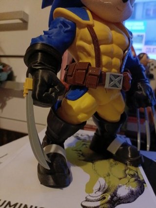 Figura 3D Sonic caracterizado como Lobezno