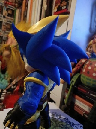 Figura 3D Sonic caracterizado como Lobezno