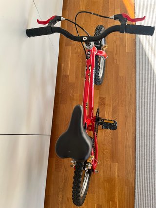 Bicicleta infantil roja Decathlon 16/1