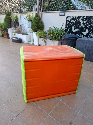 Baúl Exterior Plástico Naranja Verde 76x62x54cm