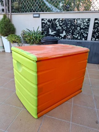 Baúl Exterior Plástico Naranja Verde 76x62x54cm