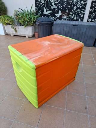 Baúl Exterior Plástico Naranja Verde 76x62x54cm