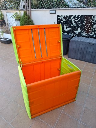 Baúl Exterior Plástico Naranja Verde 76x62x54cm
