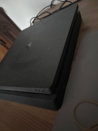 PlayStation 4 Slim Nera