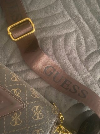 Bolso Guess Marrón y Dorado