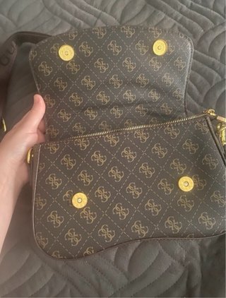Bolso Guess Marrón y Dorado