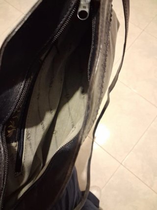 Borsa a mano o spalla in pelle nera