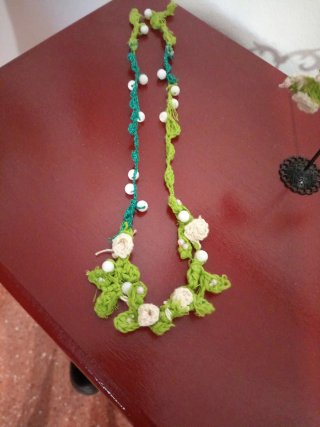 Collar y pendientes hechos a mano