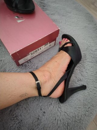 Sandalia de pulsera negra