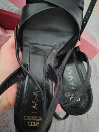 Sandalia de pulsera negra