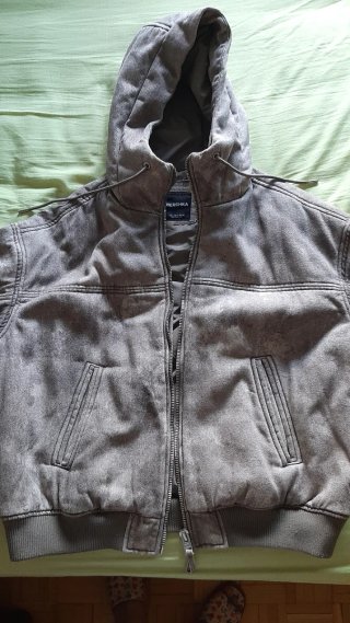 Cazadora Gris Bershka con Capucha