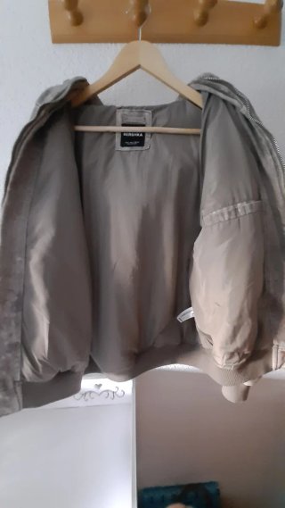 Cazadora Gris Bershka con Capucha