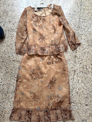 Conjunto Floral Beige y Marrón