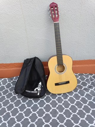 Guitarra Clásica RocketMusic con Funda