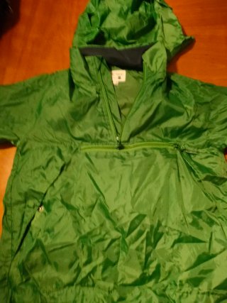 Anorak Verde Tipo Canguro. Talla 12