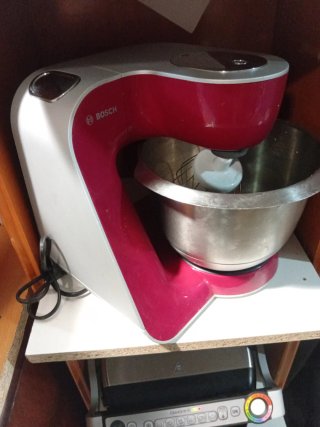 Batidora amasadora Bosch roja