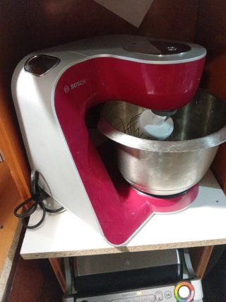 Batidora amasadora Bosch roja