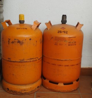 Estufa de Gas Niklas Negra + 2 bombonas butano