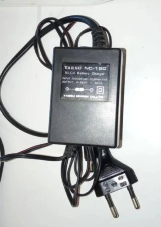 Walkie Talkie Sommerkamp Yaesu 144 MHz.