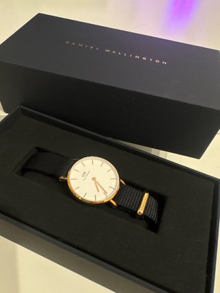 Reloj Daniel Wellington Negro y Dorado