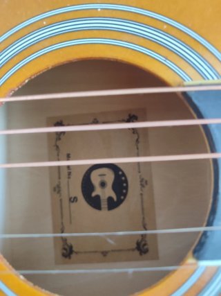 Guitarra Acústica Sunburst con Cutaway