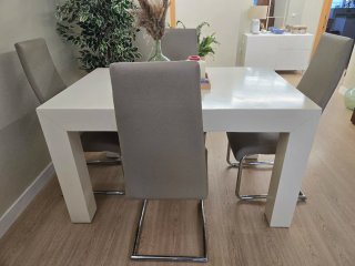 Conjunto Mesa Comedor y 4 Sillas